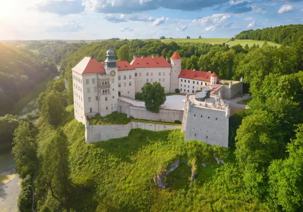 Pieskowa Skała: Zamek, Maczuga, OPN. Jak zaplanować idealną wizytę?