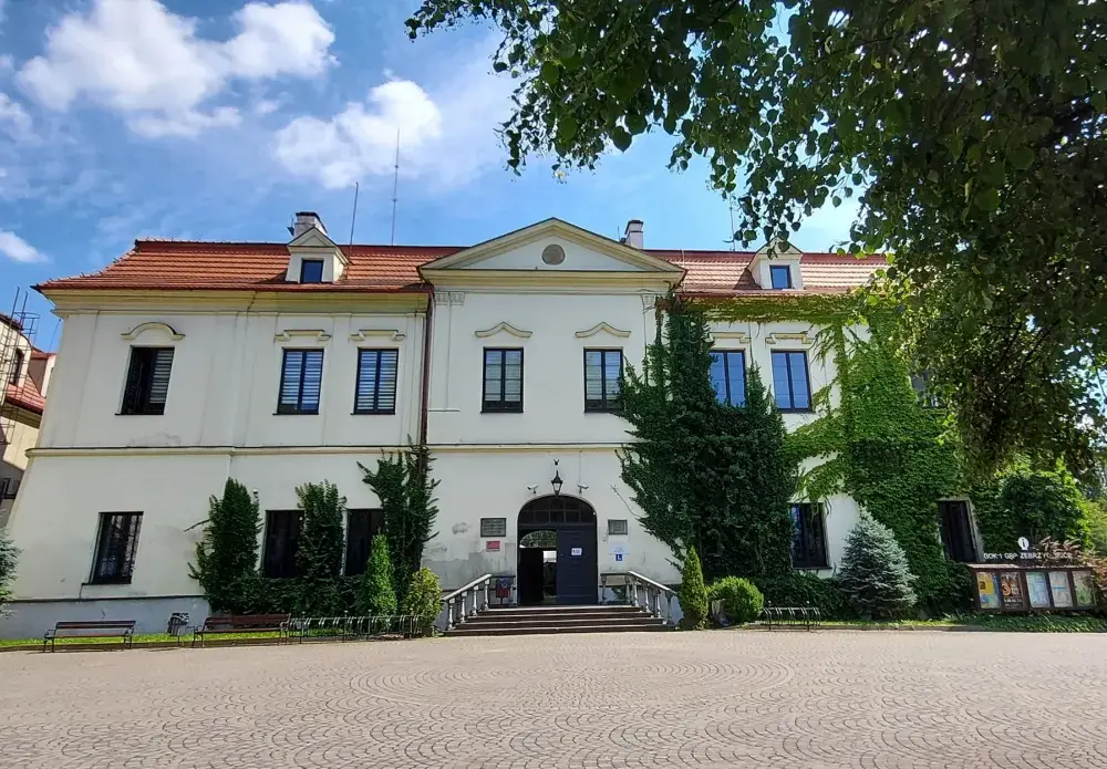 Pałac w Zebrzydowicach: Historia, atrakcje, oferta. Czy warto?