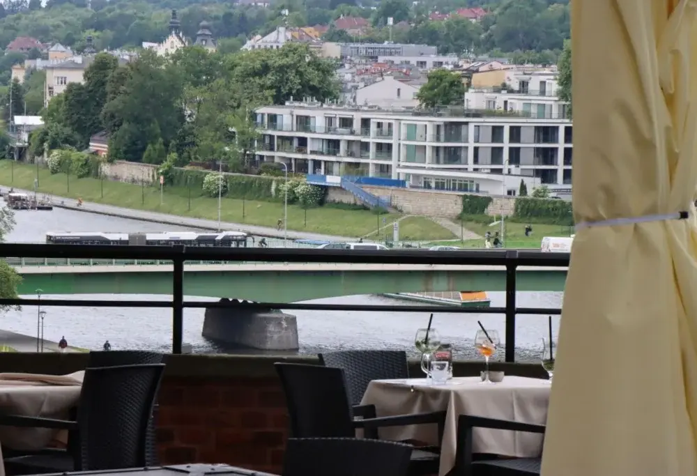 Kawiarnie Kraków: 8 miejsc z niezapomnianym widokiem na perłę Małopolski