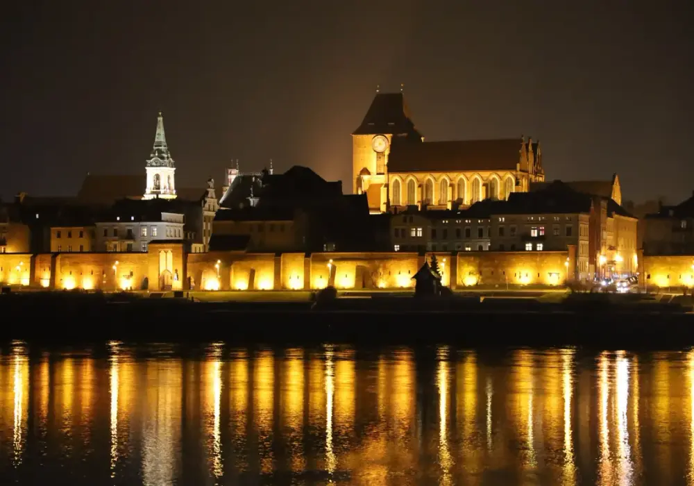 Toruń nocą: magiczne atrakcje i klimatyczne rozrywki w mieście