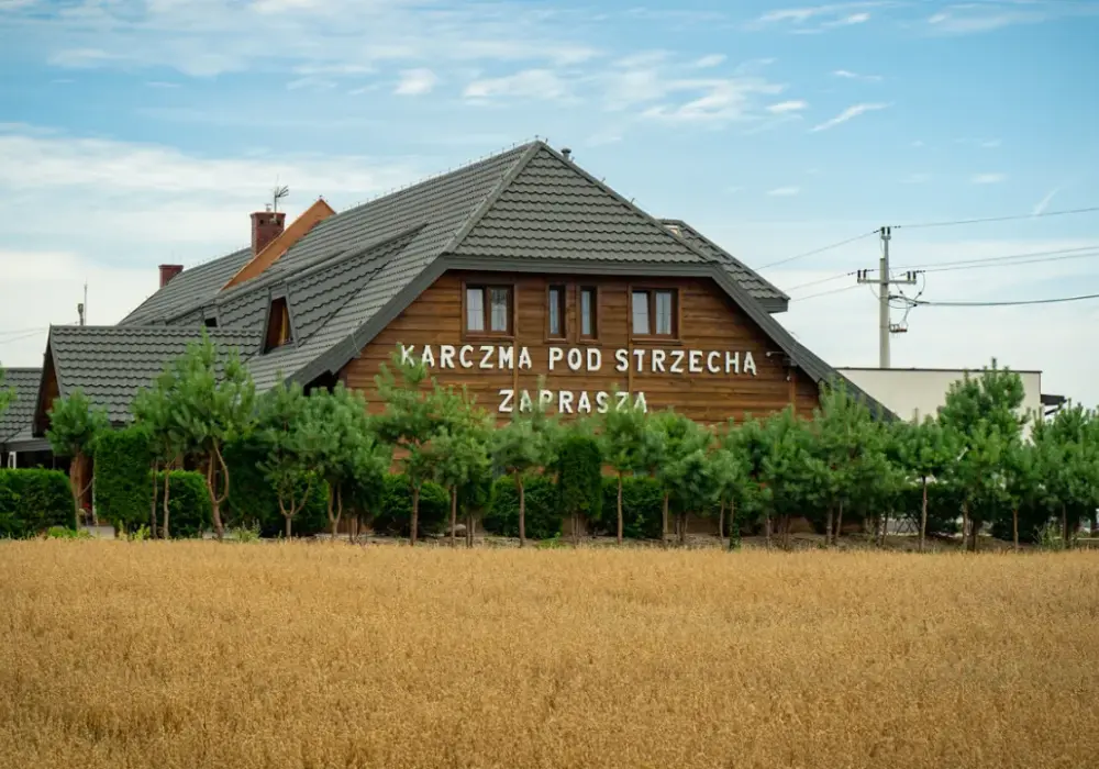 Odkryj Karczmę pod Strzechą: Smaki, tradycja, idealne wesele?