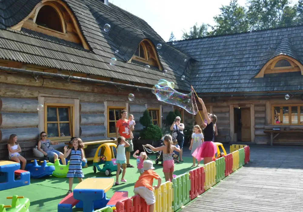Najlepsze hotele dla dzieci na Dolnym Śląsku – rodzinne atrakcje i udogodnienia