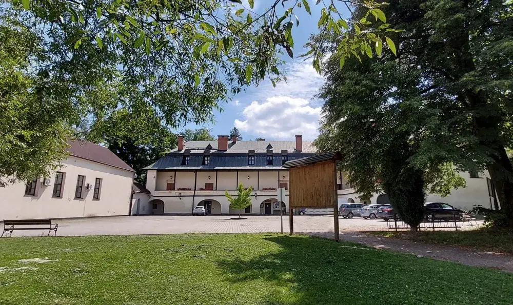 Zamek w Kończycach Małych: Odkryj renesansowy skarb Śląska!