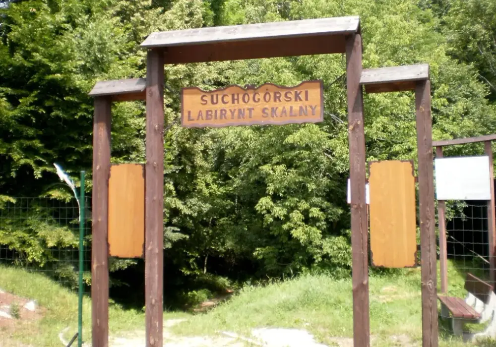 Suchogórski Labirynt Skalny: Jak zaplanować idealną wycieczkę?