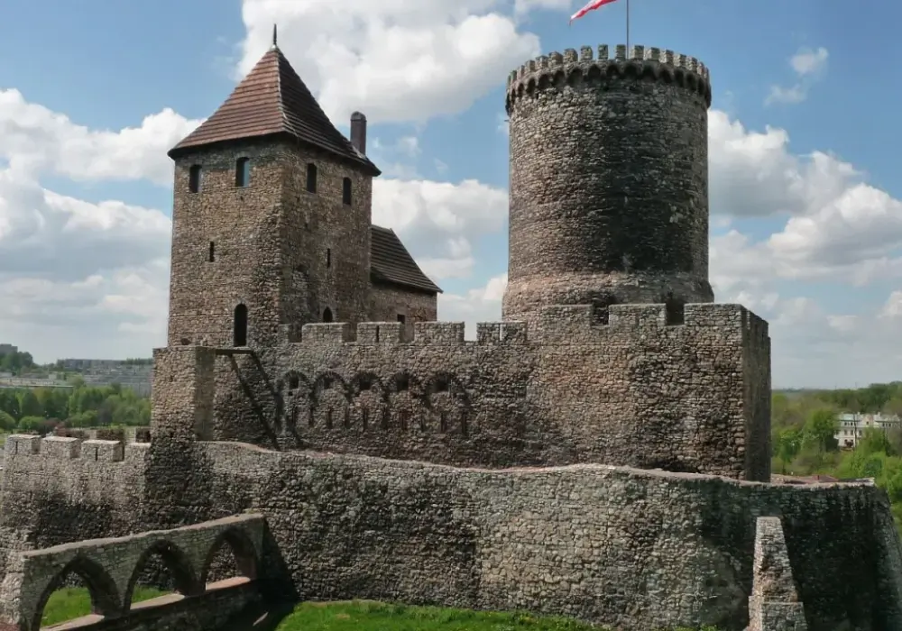 Zamek w Będzinie: Odkryj tajemnice i zaplanuj idealną wizytę