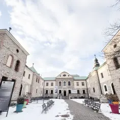 Zamek Sielecki Sosnowiec: Od warowni do centrum sztuki Przewodnik