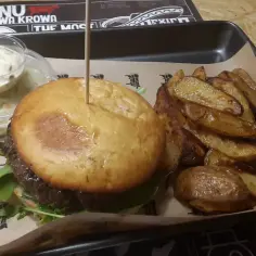 Zdrowa Krowa Katowice: Gdzie zjeść najlepsze burgery i co zamówić?
