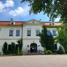 Pałac w Zebrzydowicach: Historia, atrakcje, oferta. Czy warto?