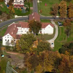 Zamek w Dzięgielowie: Czy rycerska warownia to hotel marzeń?