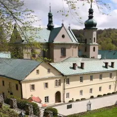 Klasztor Czerna: Przewodnik po duchowym sercu Małopolski