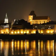 Toruń nocą: magiczne atrakcje i klimatyczne rozrywki w mieście