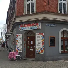 Chata z Zalipia: Gdzie Tradycja Smakuje Najlepiej? Katowice/Sarnów