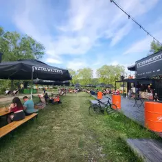 Trzy Stawy: Katowice czy Jelcz-Laskowice? Wybierz idealną restaurację!