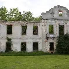 Ruiny pałacu Włodowice: Historia, legendy i praktyczne wskazówki