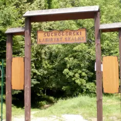 Suchogórski Labirynt Skalny: Jak zaplanować idealną wycieczkę?