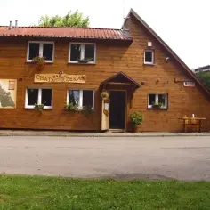 Chata nad rzeką: Jak znaleźć idealne miejsce na reset w Polsce?