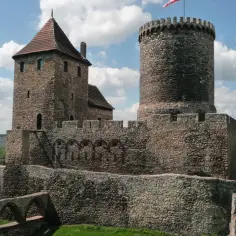 Zamek w Będzinie: Odkryj tajemnice i zaplanuj idealną wizytę