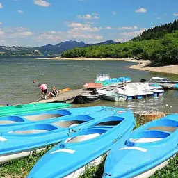 Najlepsze plaże nad jeziorem czorsztyńskim - wakacyjny relaks z widokiem na zamek