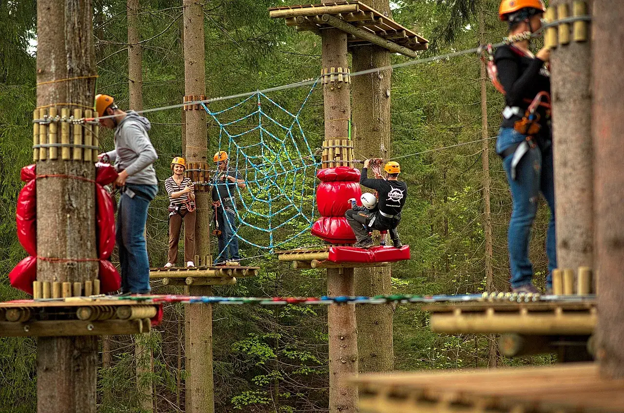 Trasy park linowy dzieci dorośli