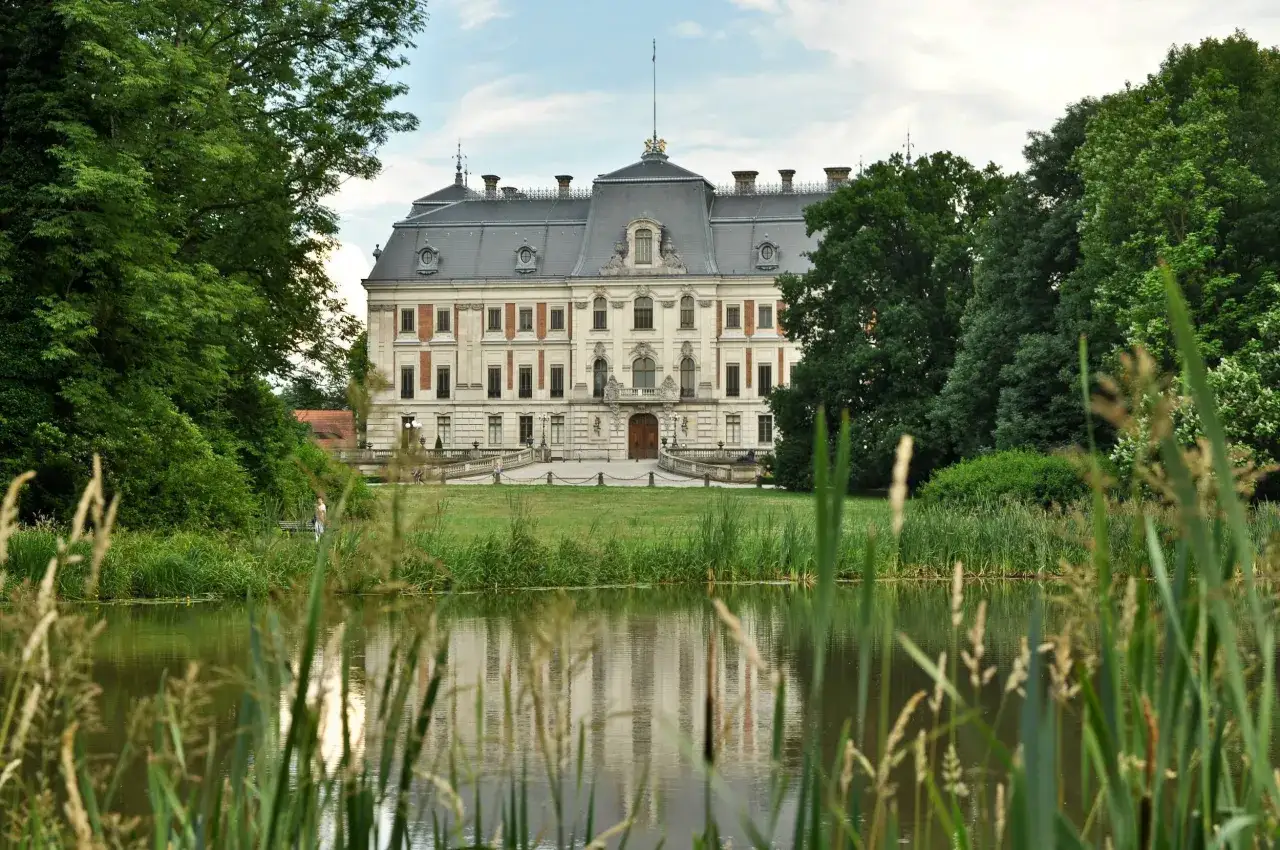 Pałac w Pszczynie z zewnątrz, widok ogólny