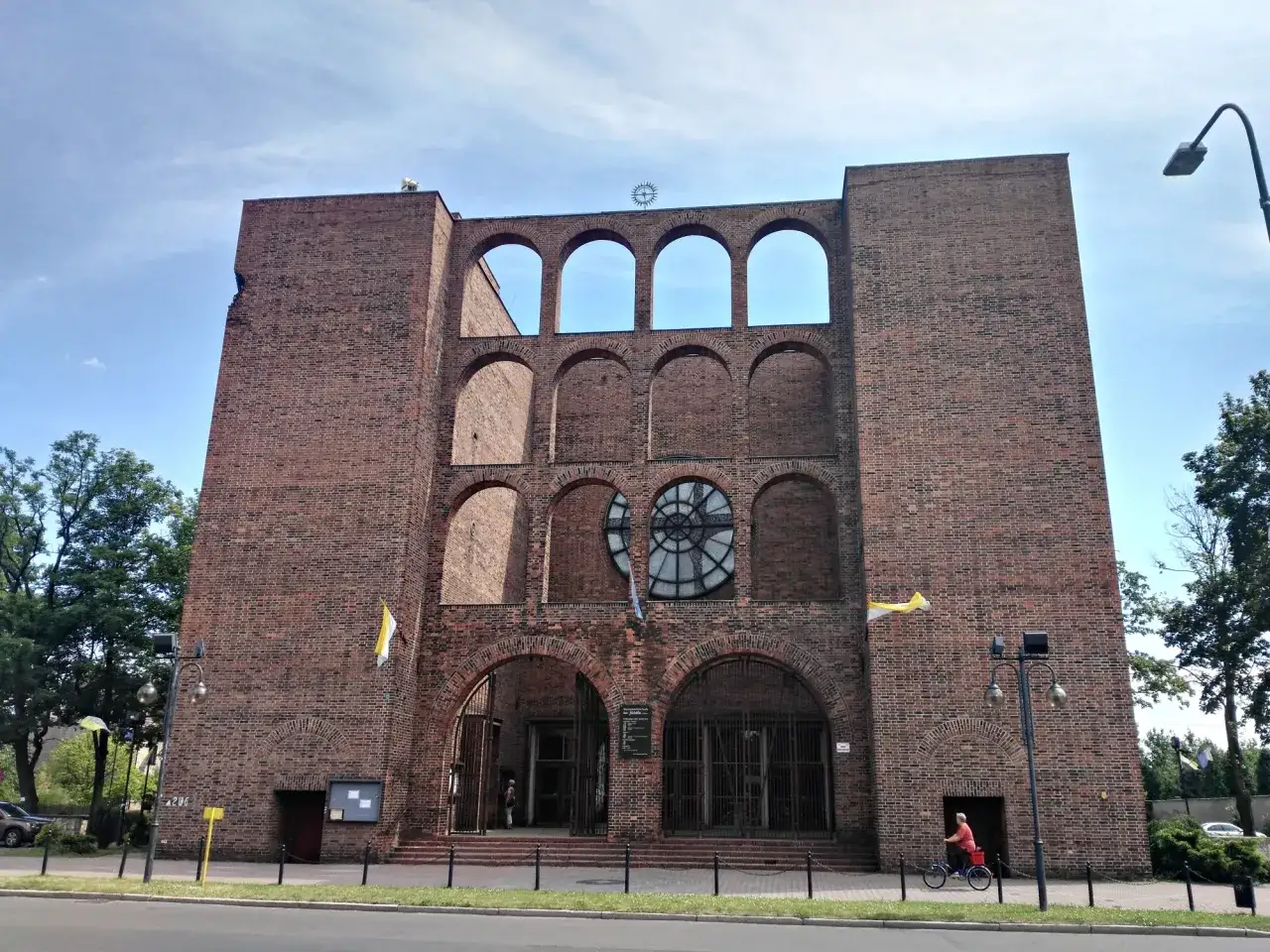 Kościół św. Józefa Zabrze z zewnątrz