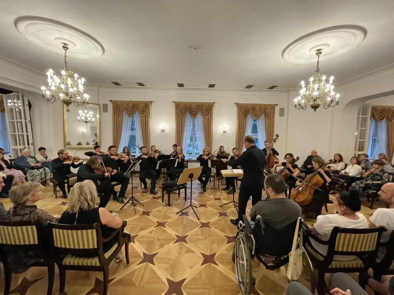 Restauracja Pałacowa w Pałacu w Rybnej wnętrze