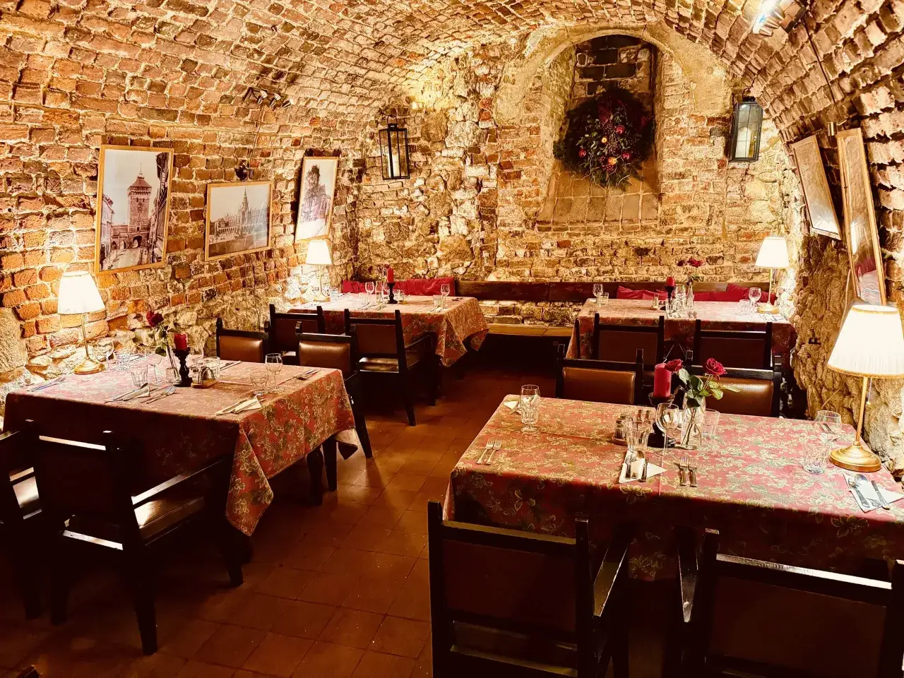 Piwnica pod Nietoperzem Ojców restauracja wejście
