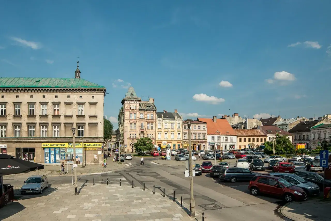 Rynek w Bielsku-Białej, widok ogólny, ludzie, restauracje