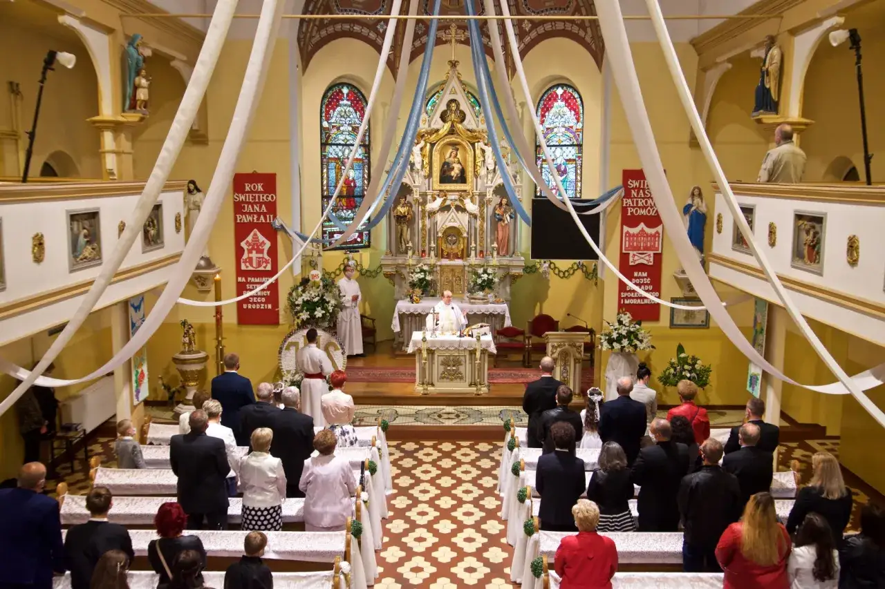 Wnętrze kościoła Matki Bożej Różańcowej Ruda Śląska Halemba