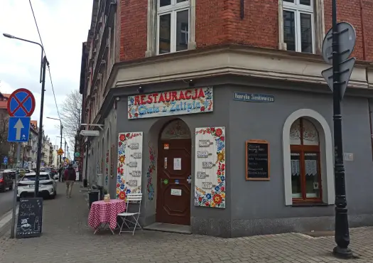 Chata z Zalipia: Gdzie Tradycja Smakuje Najlepiej? Katowice/Sarnów